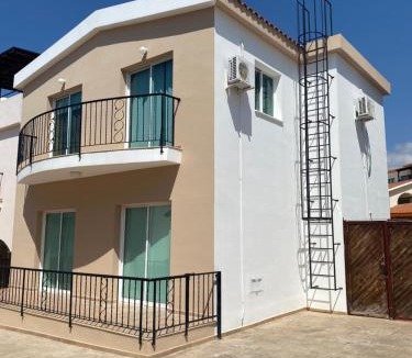 Universal Villa | Three Bedroom Casa de Paphos