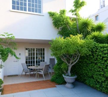 Anarvagos House | Three Bedroom with Fireplace and Piano