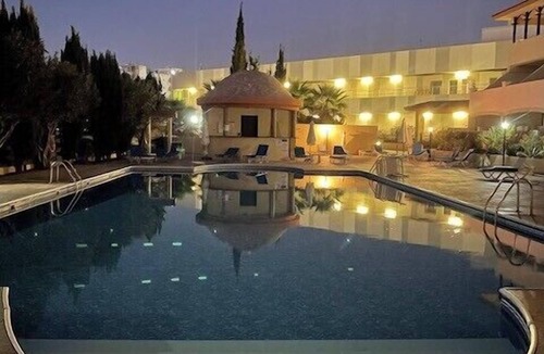Paphos Apartment | Townhouse with pool 5 minute walk to beach