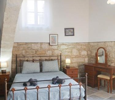 Skarinou Apartment | Traditional Cozy Retreat