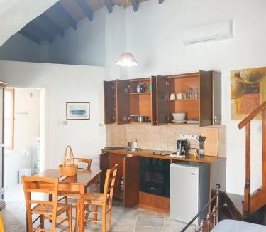 Skarinou Apartment | Traditional Cozy Retreat