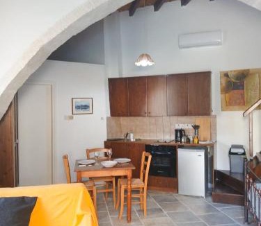 Skarinou Apartment | Traditional Cozy Retreat
