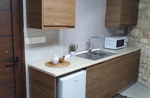 Peyia Town House | Traditional stone house with hydromassage bath.