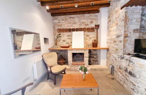 Skarinou Apartment | Traditional Village Pool Paradise Family Apartment