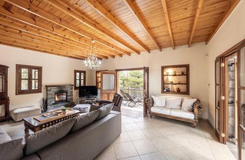 Pedhoulas Villa | Troodos Mature Pine Chalet