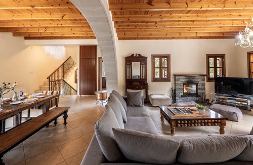 Pedhoulas Villa | Troodos Natura Pine Chalet