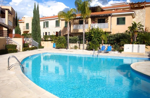 Polis House | Two bedroom Town House with ensuite bathrooms and Wi Fi.