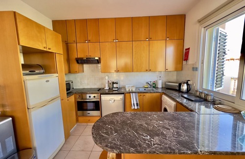 Universal Apartment | Unwind in this Spacious Penthouse with Breathtaking Views & large communal pool