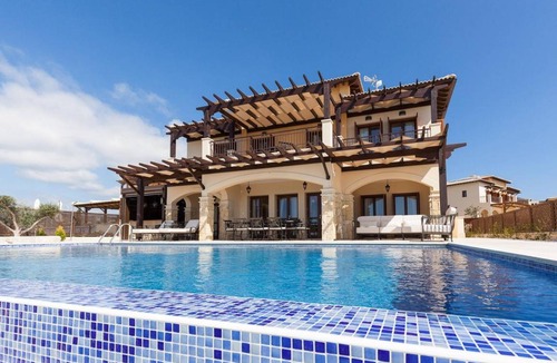 Aphrodite Hills Villa | Villa ∙ 4 bedrooms ∙ 8 guests