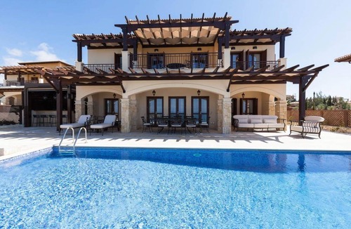 Aphrodite Hills Villa | Villa ∙ 4 bedrooms ∙ 8 guests