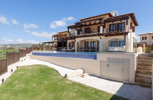 Aphrodite Hills Villa | Villa ∙ 4 bedrooms ∙ 8 guests