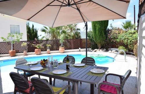 Peyia Town Villa | VILLA ALICIA with priv pool, beautiful garden and shady veranda- 5 min to the beach