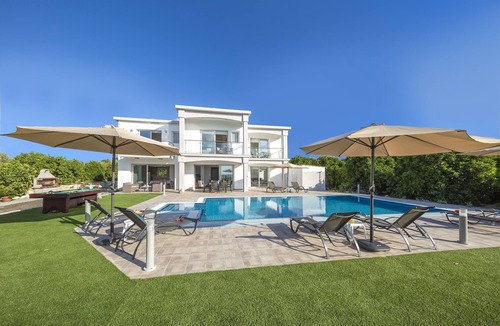 Polis Villa | Villa Ammoyiali on the Beach - a large modern villa that sleeps 8 guests in 4 bedrooms