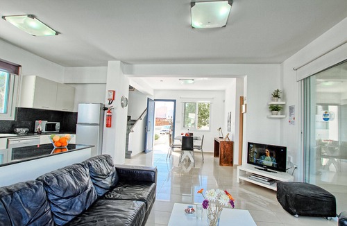 Pernera Villa | Villa Anemone - Sleeps 6 - Private Pool - Privacy
