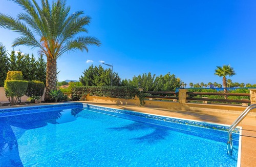 Latsi Villa | Villa Arbanassi - a villa that sleeps 6 guests in 3 bedrooms