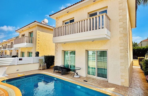 Pernera Villa | Villa Bella Mare 3 bedrooms villa with pool walking distance to Pernera beaches