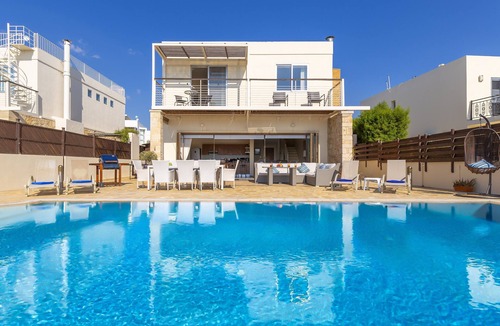 Tremithousa Villa | Villa Callista - Modern Villa that sleeps 8 guests in 4 bedrooms