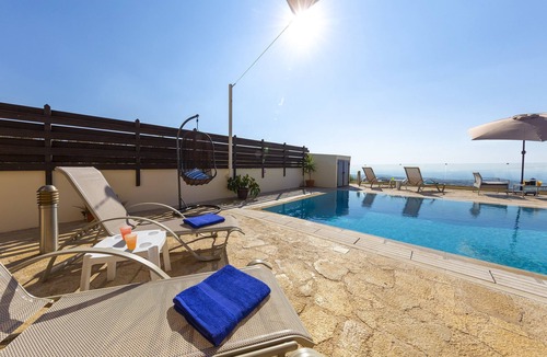 Tremithousa Villa | Villa Callista - Modern Villa that sleeps 8 guests in 4 bedrooms