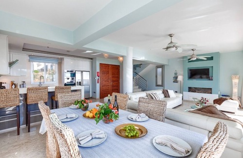 Chlorakas Villa | VILLA CLEOPATRA 5 bed, 20 metres from Ocean, Stunning Sea Views, Roof Terrace