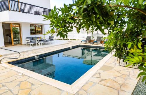 Peyia Town Villa | Villa Cloxania Coral