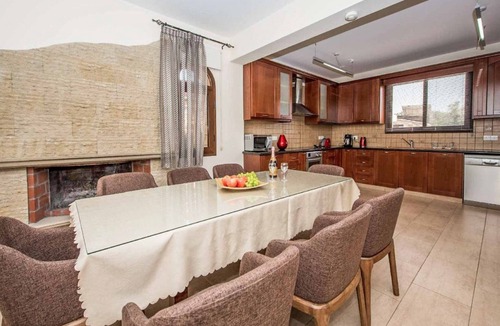 Argaka Villa | Villa Nikos Argaka - Four Bedroom Villa, Sleeps 8