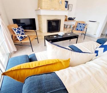 Tala Villa | Villa Elysium, 3 bedrooms, pool, sea view & wifi