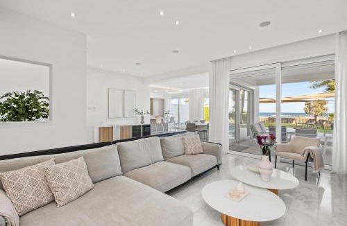 Oroklini Villa | Villa Goldfish - 5BR Beachfront Luxury with Pool & Jacuzzi