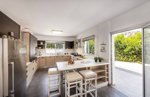 Protaras Villa | Villa Hibiscus is a unique and spectacular four bedroom villa in an residential gated cul de sac