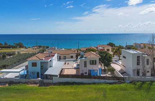 Agios Theodoros Villa | Villa Joan - 2 Bedroom Villa Steps Away From The Beach