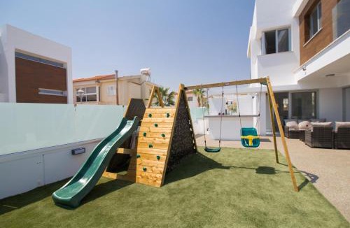 Ayia Thekla House | Villa Lynn Boutique Beachfront