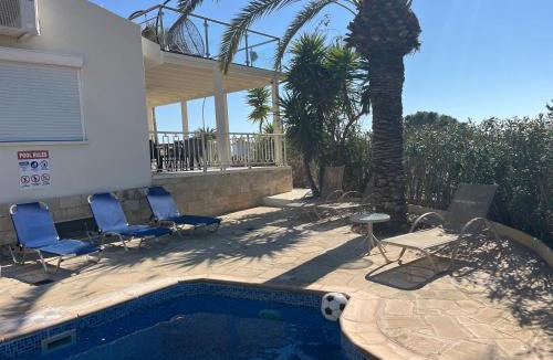 Pegeia Villa | Villa Neyla Four bedroom Coral Bay Beach front