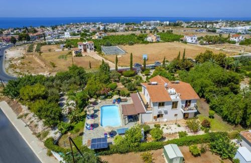 Pegeia Villa | Villa Nicola by Villa Plus
