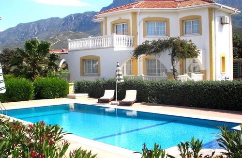Yesiltepe Villa | Villa Orange, 3 Bedroom 2 bathroom Villa-Near 2 Sandy Beaches.