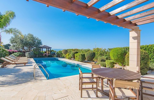 Argaka Cottage | Villa Pine View - a villa that sleeps 6 guests in 3 bedrooms