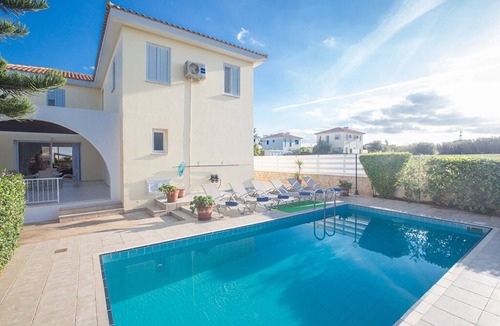 Pernera Villa | Villa Renee, Beautiful 5BDR Villa with Pool, Close to all Beaches and Amenities