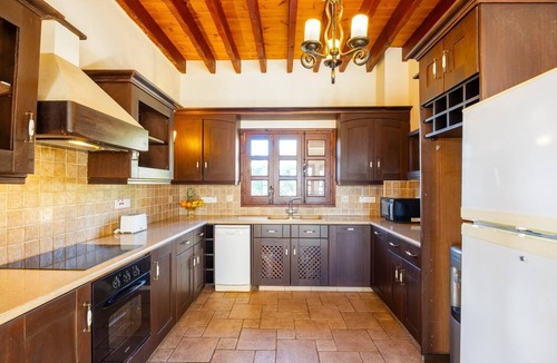 Peristerona Villa | Villa River View - Four Bedroom Villa, Sleeps 9