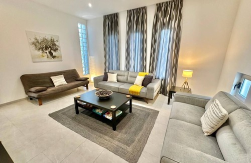 Aradippou Villa | Villa Rizoelia - perfect for 2+ families holidaying together.