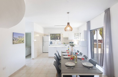 Ayia Napa Villa | Villa Rosie, Modern 4bdr Ayia Napa Villa With Pool