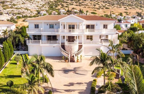Peyia Town Villa | Villa Royale