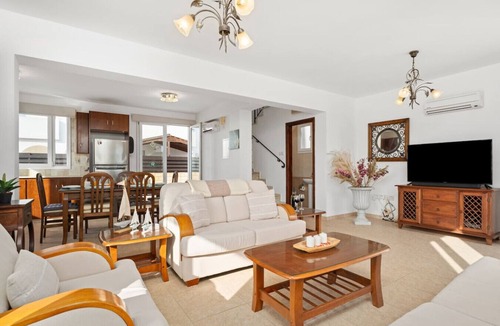 Xylofagou House | Villa St. George Family Holiday Home