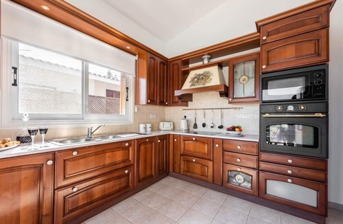 Pegeia Villa | Villa Tequila Sunrise by Ezoria Villas