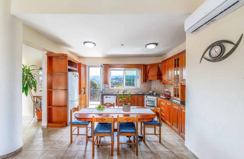 Latsi Villa | Villa Wisteria - Three Bedroom Villa, Sleeps 6
