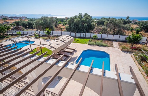 Argaka Villa | Villa with private pool and large balcony with sea view, ideal for families.