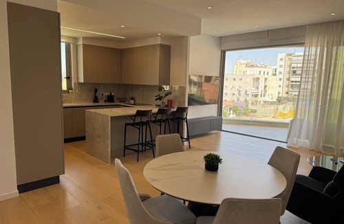 Acropolis Apartment | WealthyStays Parkside Residence