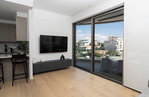 Acropolis Apartment | WealthyStays Parkside Residence