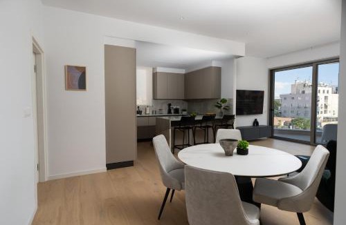 Acropolis Apartment | WealthyStays Parkside Residence