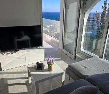 Agios Tychon Apartment | White Sea View Apartment