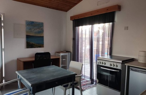 Chlorakas House | Wooden House - Garden, Free Parking