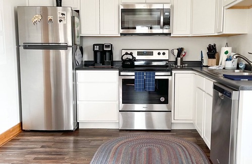 Gardiner Apartment | YEAR ROUND, a Cozy Studio for 2, Overlooking the Historic Yellowstone Arch