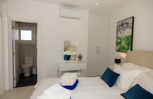 Chlorakas House | Yellow 16 Sea View Vacation Home
